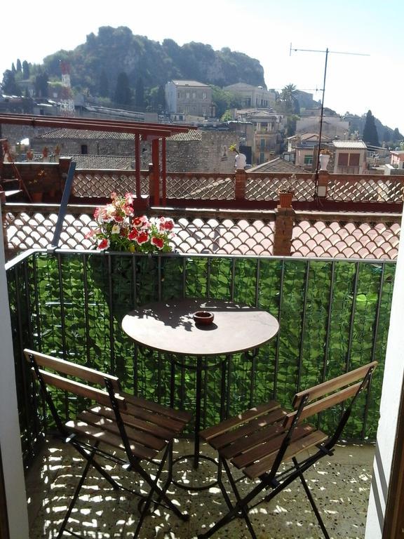 تاورمينا B&B Odeon الغرفة الصورة